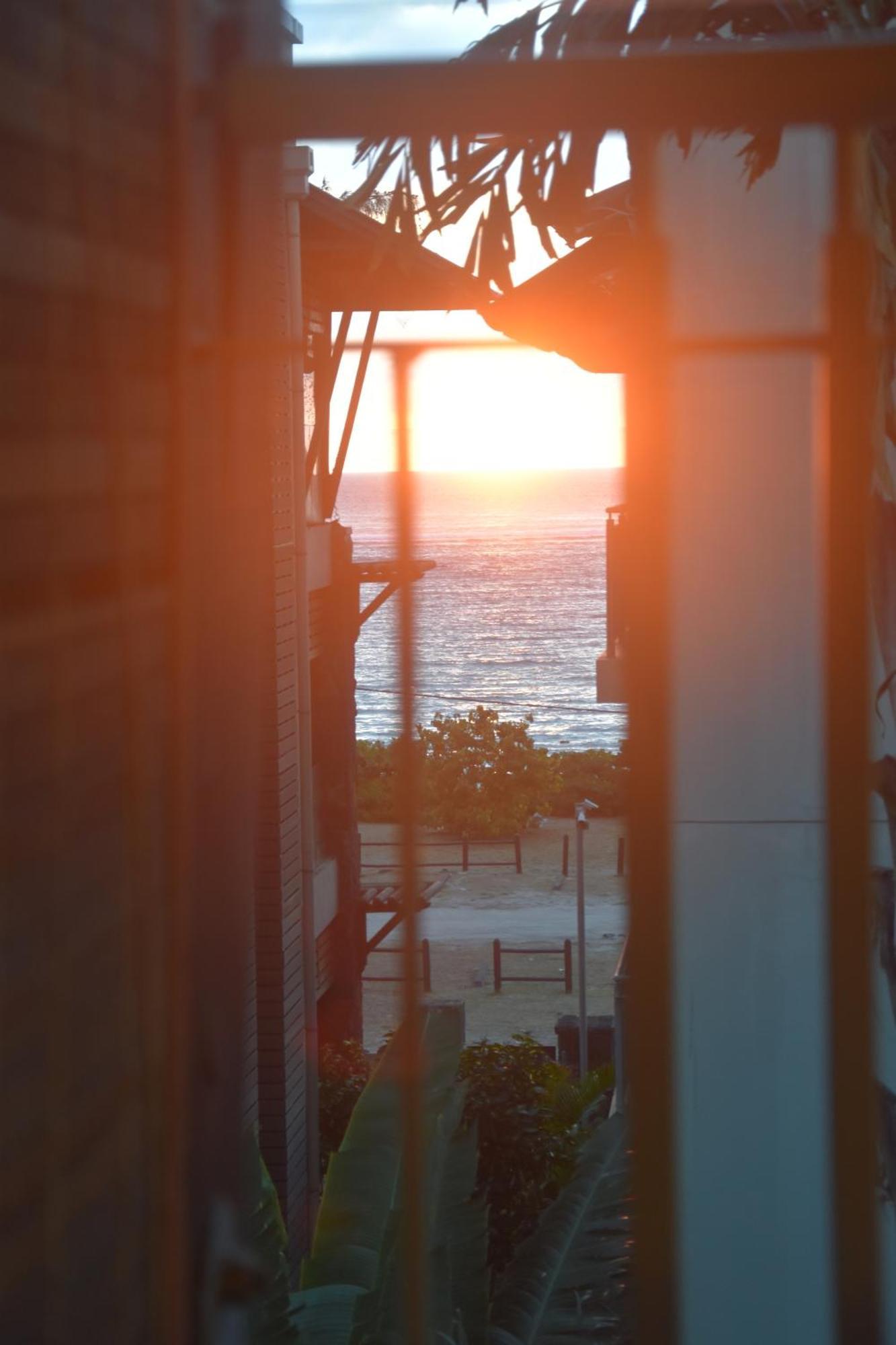 Blue Waves Beachfront Penthouse Flic en Flac Ngoại thất bức ảnh